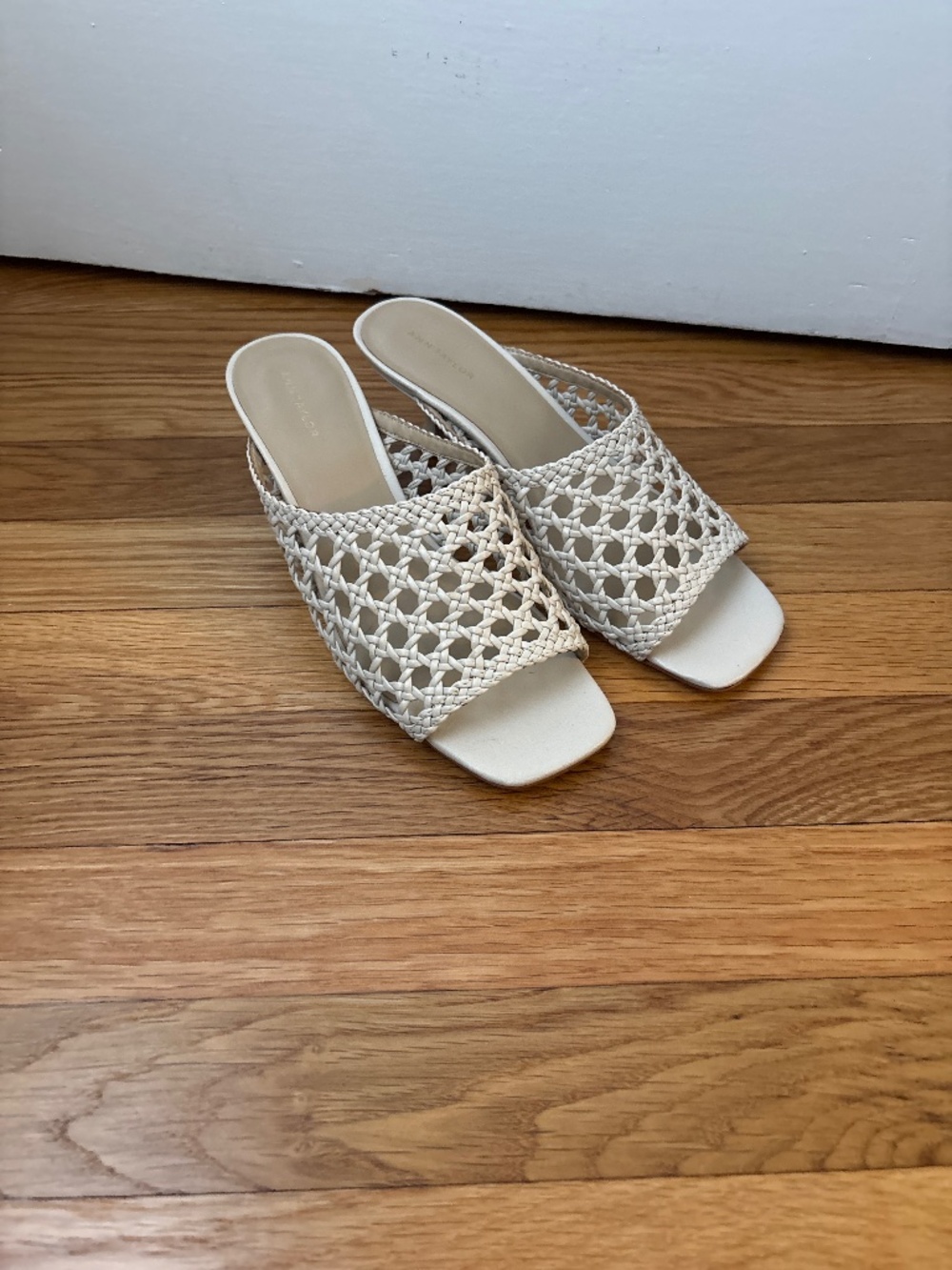 Ann Taylor  Woven Leather Mule Sandals, Pearl Shadow, Sz 7.5, NWOB